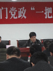 纪委副书记任向阳宣读测评结果